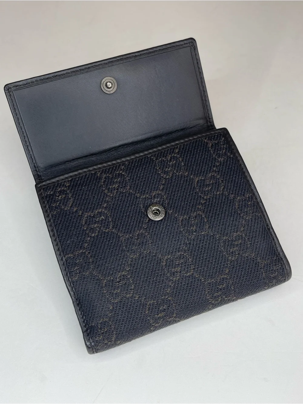 Gucci wallet gg